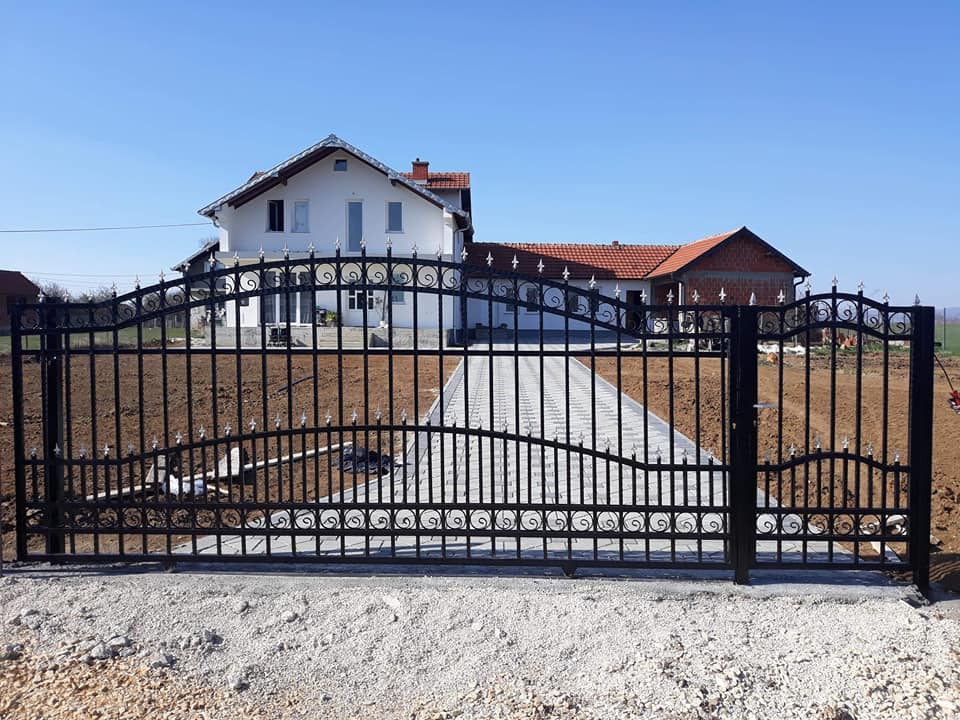 Punim i Dyerve të Oborrit